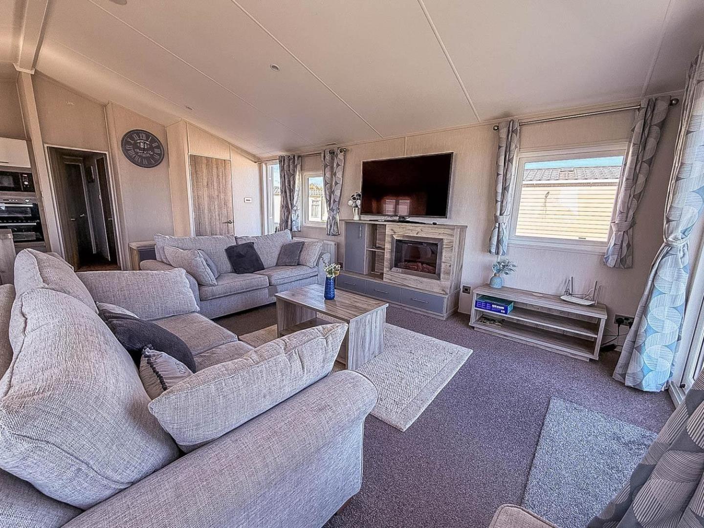 Stunning 6 Berth Lodge With Full Sea Views In Suffolk Ref 68007Cr Lowestoft Εξωτερικό φωτογραφία